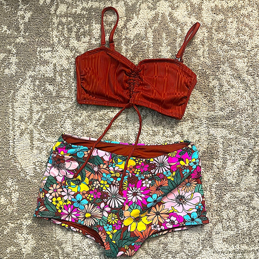 No Boundaries red-brown and colorful flowered two piece